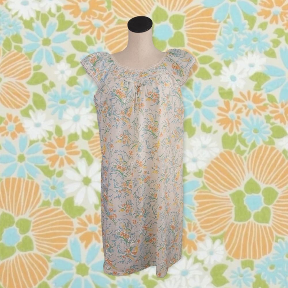 Vintage 60s Nightgown and Robe - Picture 2 of 8